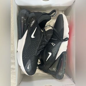Women’s Nike Air Max 270 size 8 - Never worn in box